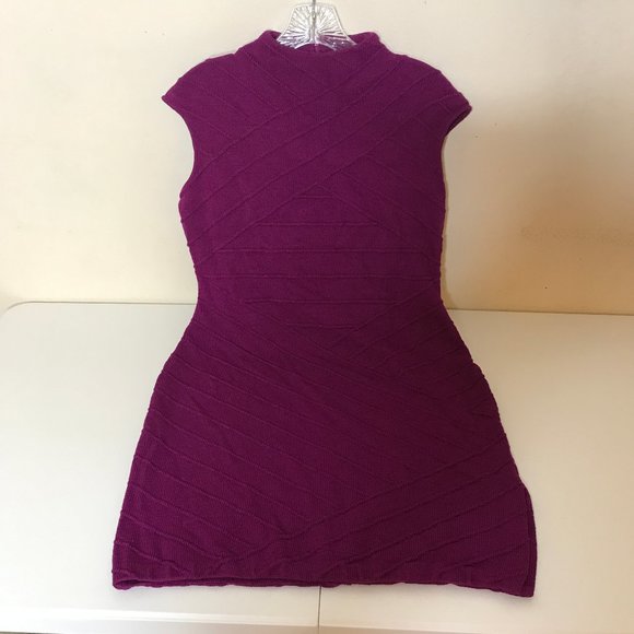 St. John Collection Criss Cross Bandage Pattern Santana Knit Sheath Dress Size 8 - Picture 3 of 15